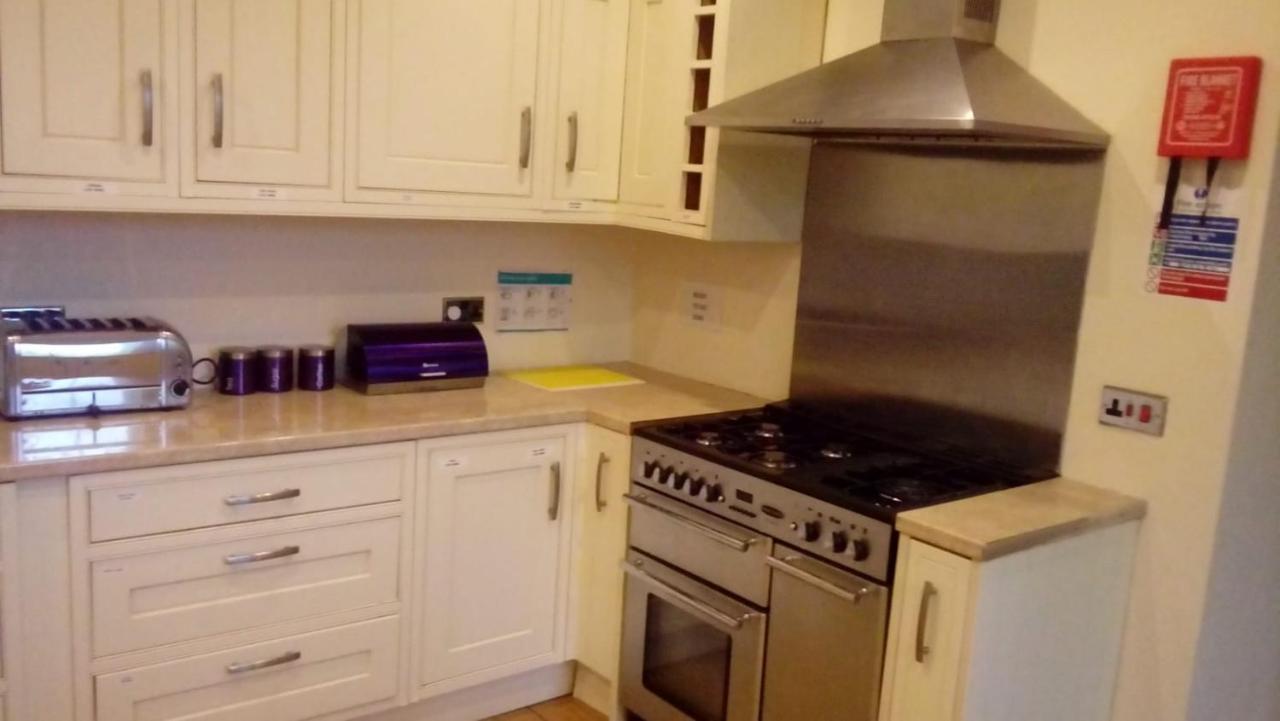 Carer 4 You Residential Home Upholland Ngoại thất bức ảnh