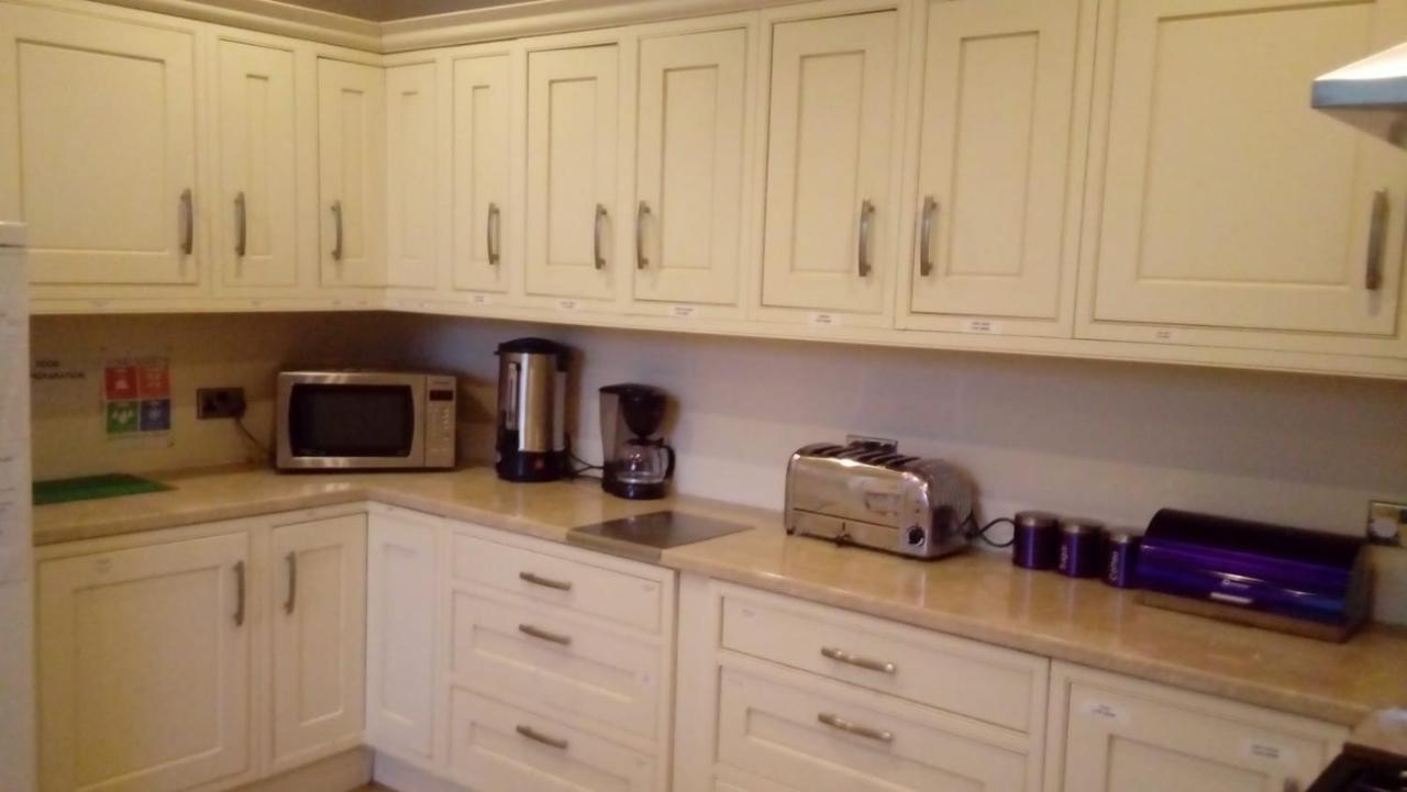 Carer 4 You Residential Home Upholland Ngoại thất bức ảnh