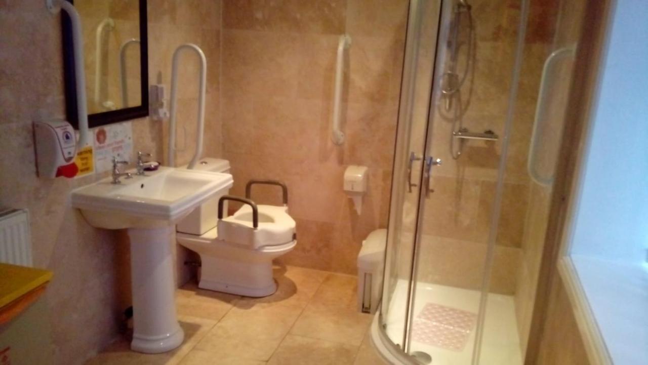 Carer 4 You Residential Home Upholland Ngoại thất bức ảnh