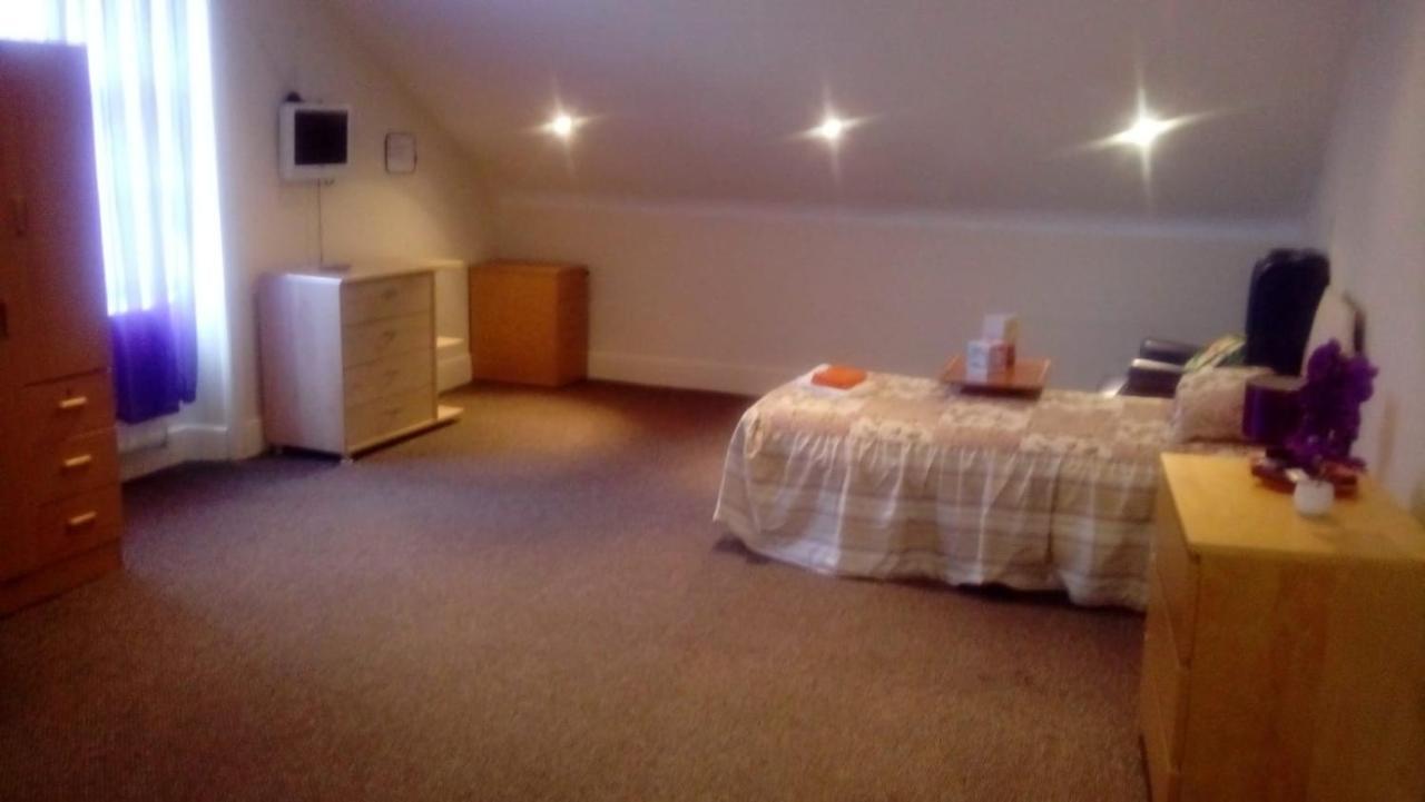 Carer 4 You Residential Home Upholland Ngoại thất bức ảnh